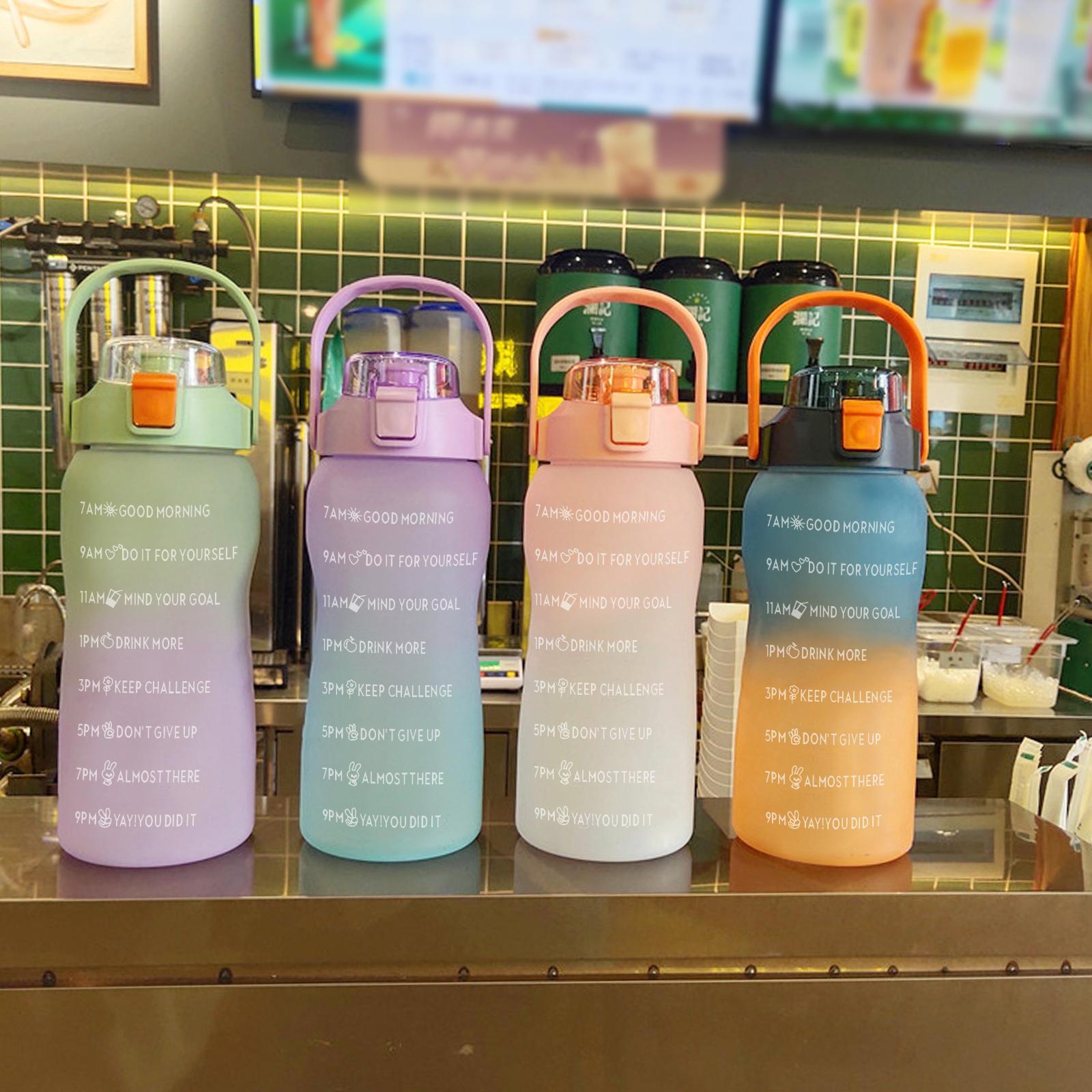 Chai Nước 2L Có Tay Cầm Rơm Rạ