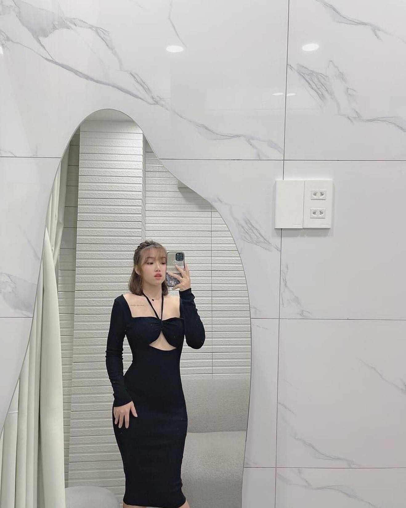 ĐẦM BODY CỔ YẾM ĐEN