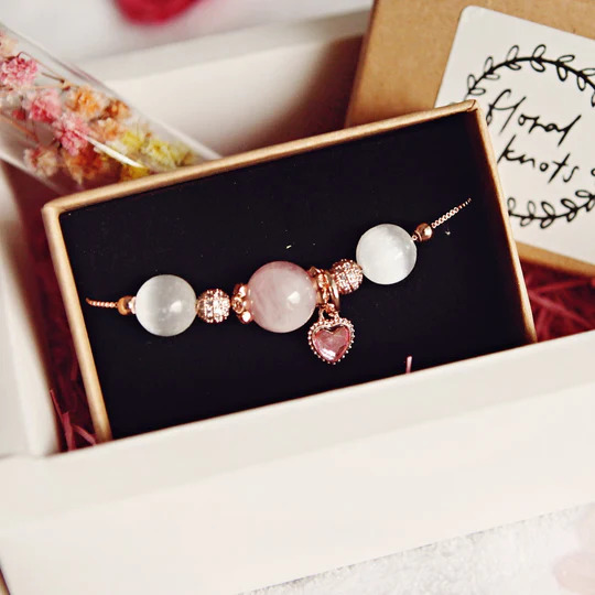 Vòng Đeo Tay Singapore Đá Mặt Trăng Floral Knots Với Hạt Charm Hình Trái Tim