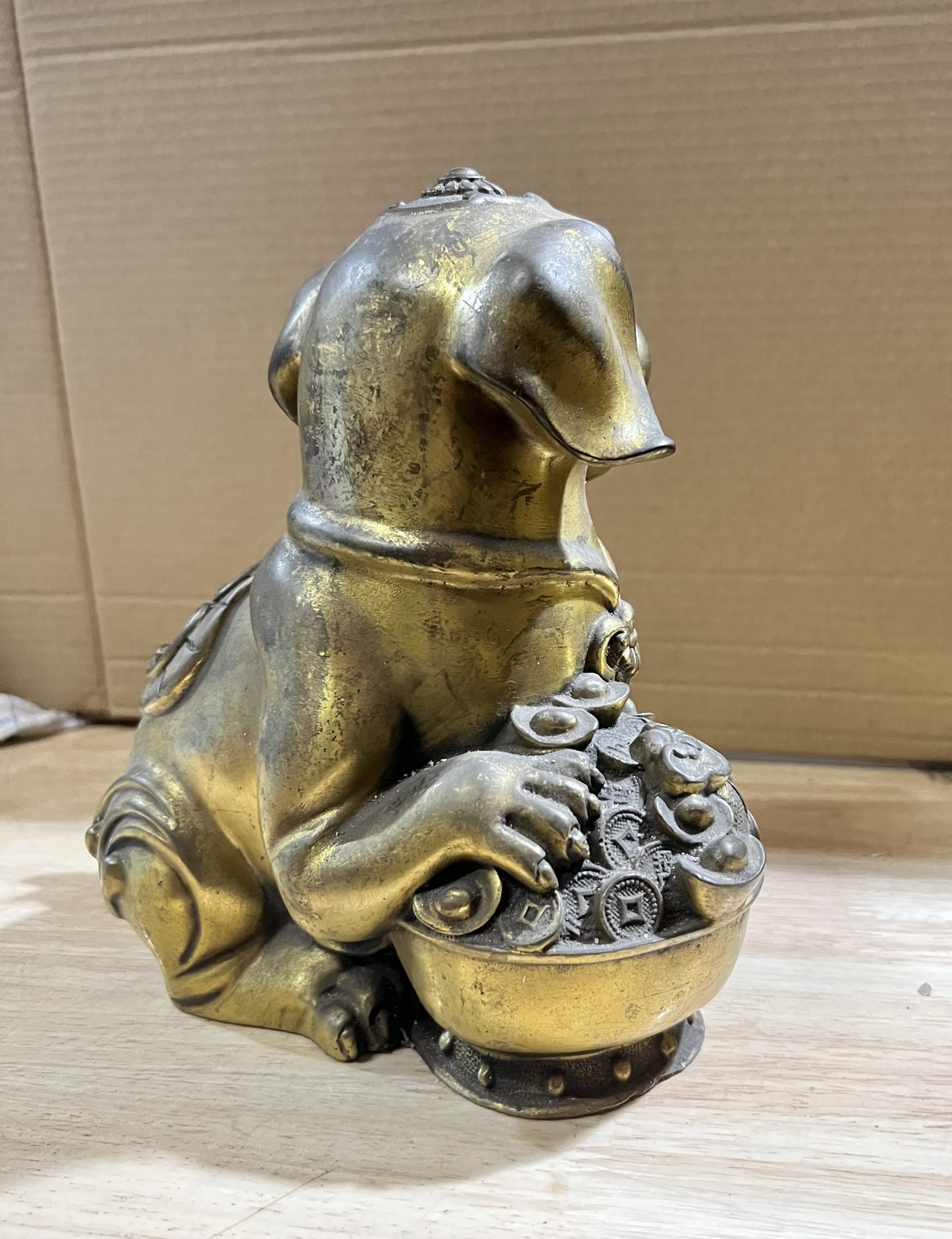 Tượng Chó Phong Thủy Cầu Tài Lộc màu giả cổ bằng Đồng - cao 21cm