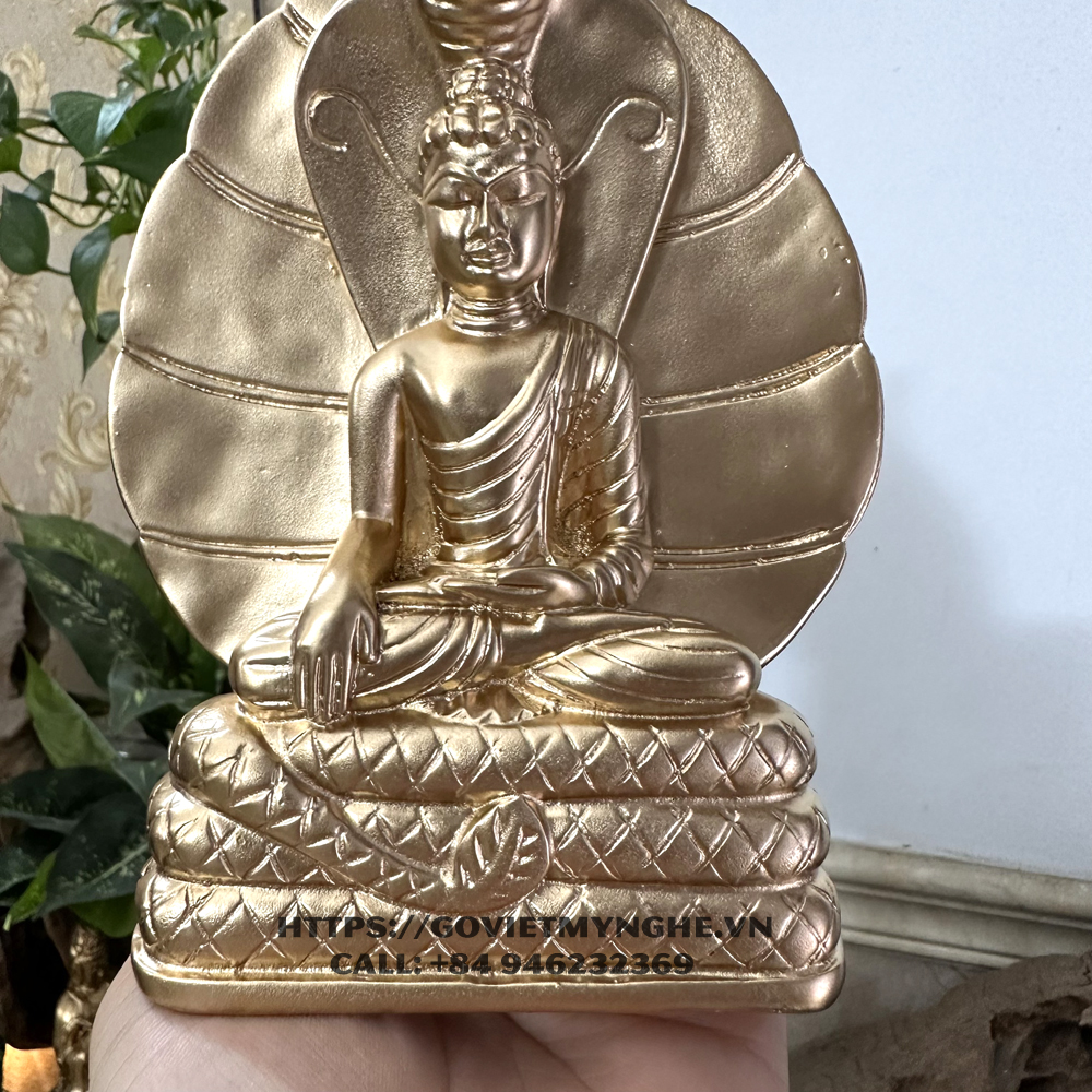 Tượng đá trang trí phòng thờ tượng Đức Phật Thích Ca ngồi thiền định trong tòa rắn Naga - Màu nhũ đồng - Cao 20cm