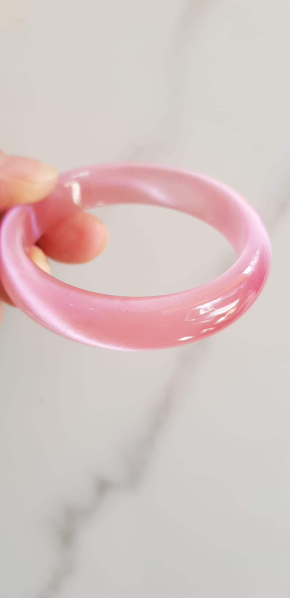 Vòng tay nữ đá mắt mèo hồng bản hẹ mới Ni 53mm x cao 13mm x dầy 7mm nữ 50kg - 57kg đeo màu hồng hồng nhẹ xinh tươi đẹp rẻ lắm chuẩn hợp nữ mệnh hỏa mệnh thổ ạ