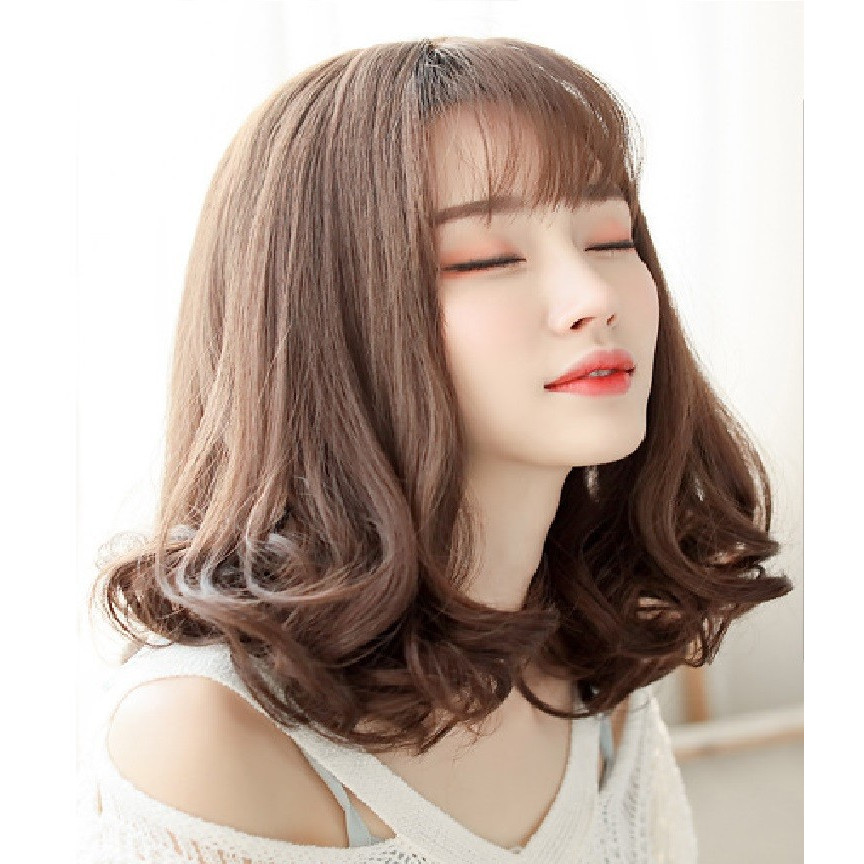 Tóc giả nữ ngắn nguyên đầu tặng kèm lưới -tơ nhân tạo,  mái thưa, dưới xoăn, màu nâu sáng, giống 90%