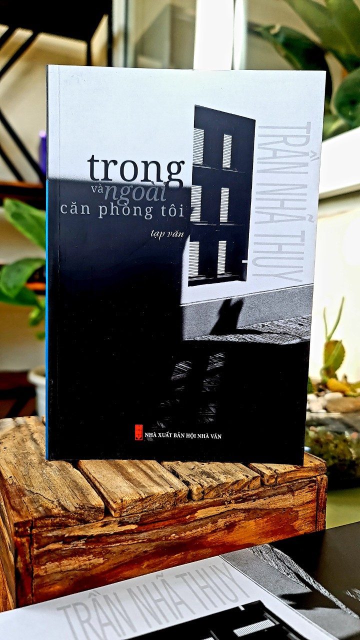 Trong Và Ngoài Căn Phòng Tôi