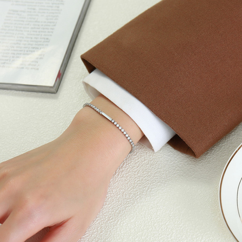 Lắc Tay Đính Đá Zircon Titan Ko Đen TT 4224