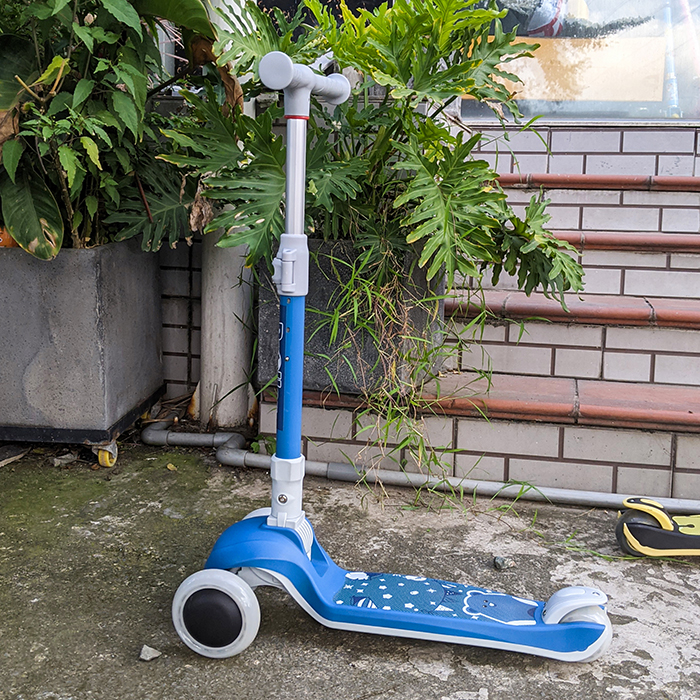 Xe trượt cho bé Scooter 3 bánh sáng đèn HD-MT01