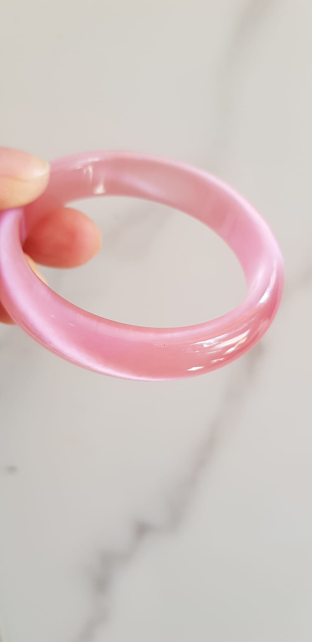 Vòng tay nữ đá mắt mèo hồng bản hẹ mới Ni 53mm x cao 13mm x dầy 7mm nữ 50kg - 57kg đeo màu hồng hồng nhẹ xinh tươi đẹp rẻ lắm chuẩn hợp nữ mệnh hỏa mệnh thổ ạ