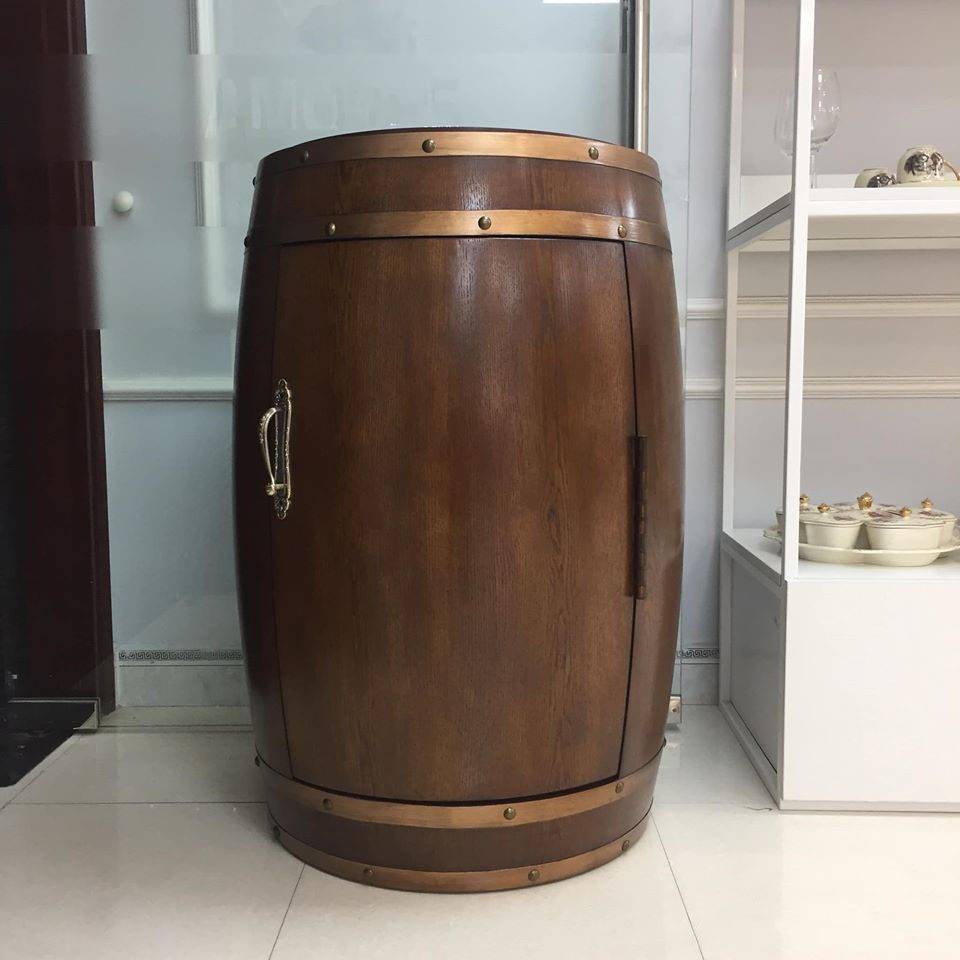 Tủ ướp, bảo quản, lưu trữ ruou vang tân cổ điển TR1 , chất liệu vỏ gỗ sồi có 2 ngăn bảo quản riêng biệt. Kích thước: 65x95cm. Dung tích: 48 lít - 18 chai