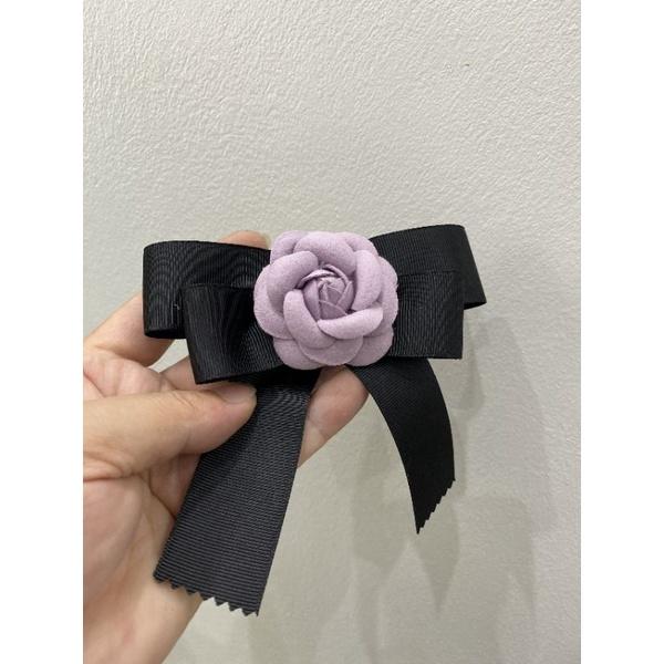 Hoa cài trang trí phối nơ zuy băng siêu đẹp, ảnh shop tự chụp
