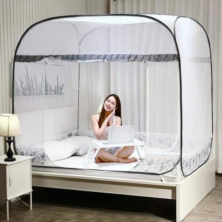 Màn tự bung đỉnh vuông có chân viền