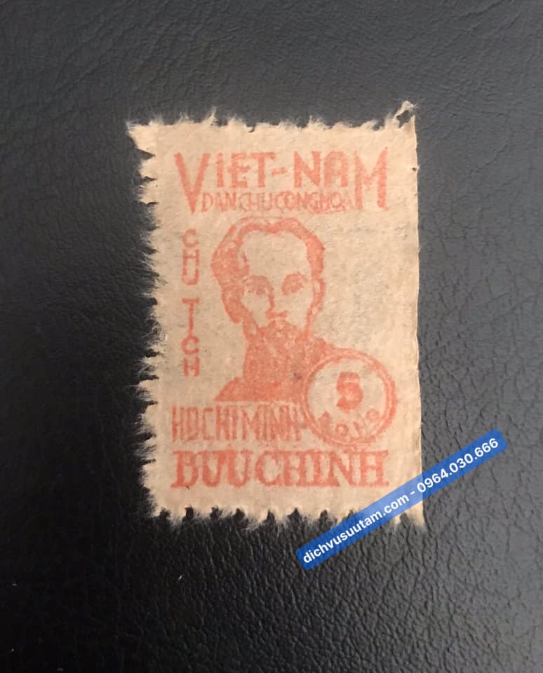 Bộ 3 con tem Sống bưu chính Bác Hồ in trên giấy gió, bộ tem đầu tiên của Việt Nam