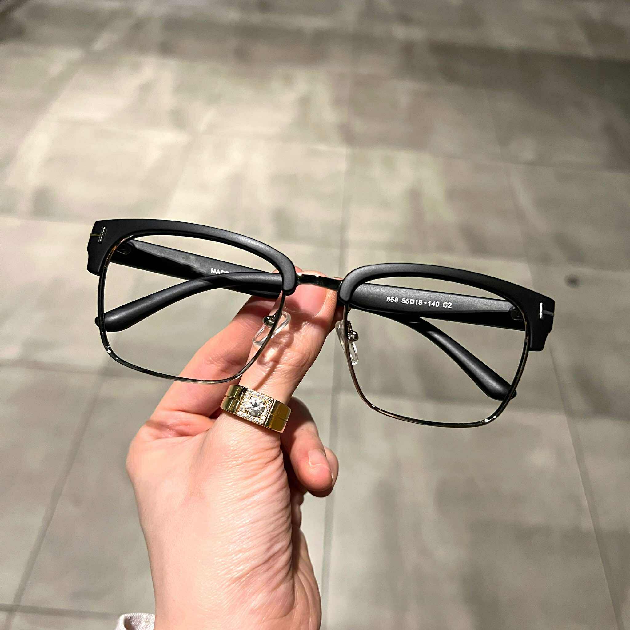 Kính mắt thời trang nam nữ dáng vuông form to nửa viền gọng nhựa chắc chắn