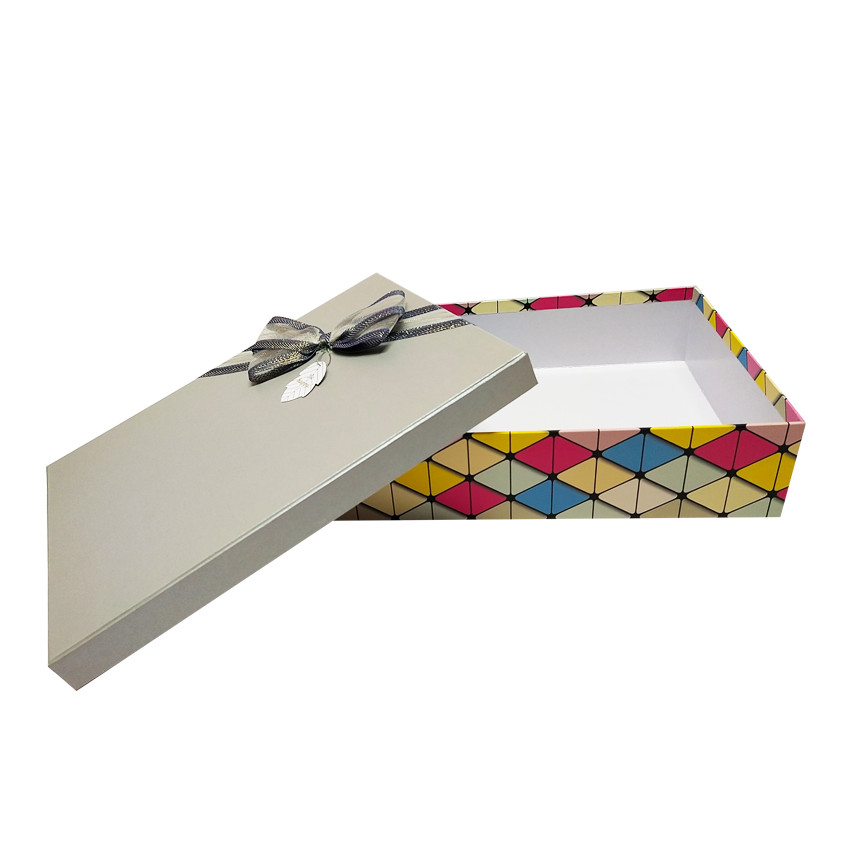 Hộp Quà Chữ Nhật Phượng Hoàng C204 - 31 x 22 x 7 cm - Giao mẫu ngẫu nhiên
