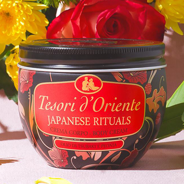 Kem dưỡng thể trắng da hoa trà Tesori D' Oriente Vaso Japan 300ml + Móc khóa