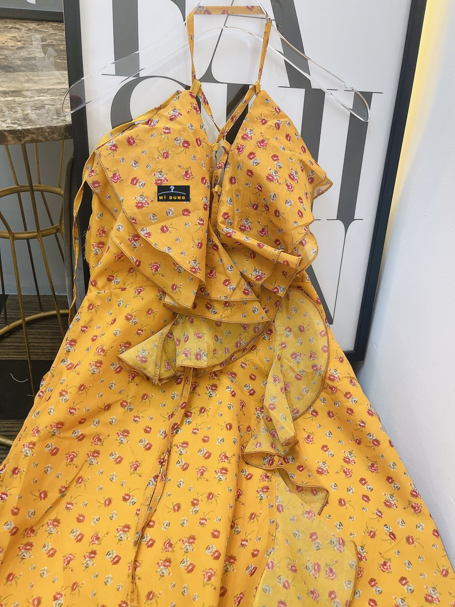 ĐẦM MAXI 2S ĐAN DÂY ,HOA HỒNG NHÍ NỀN VÀNG CAM- XẺ VIỀN BÈO, EM NÀY MÀ DIỆN ĐI THÌ HÁCH DÁNG HẾT NƯỚC CHẤM.. LÊN ẢNH CHỈ CÓ XUẤT SẮC- HÀNG THIẾT KẾ LOẠI 1, FORM CHUẨN
