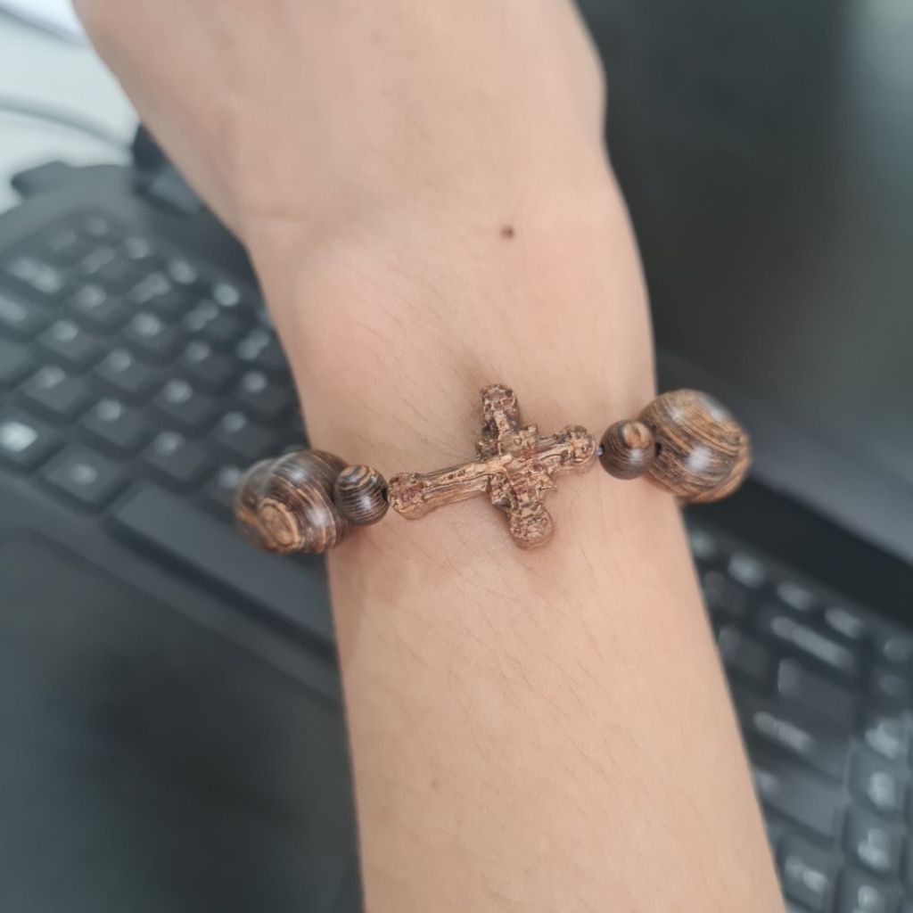 Vòng Tay Trầm Hương Tròn Đơn Sánh Chìm Nước- Trầm Hương Tự Nhiên-Mix Thánh Giá/ Tặng hộp Nhung