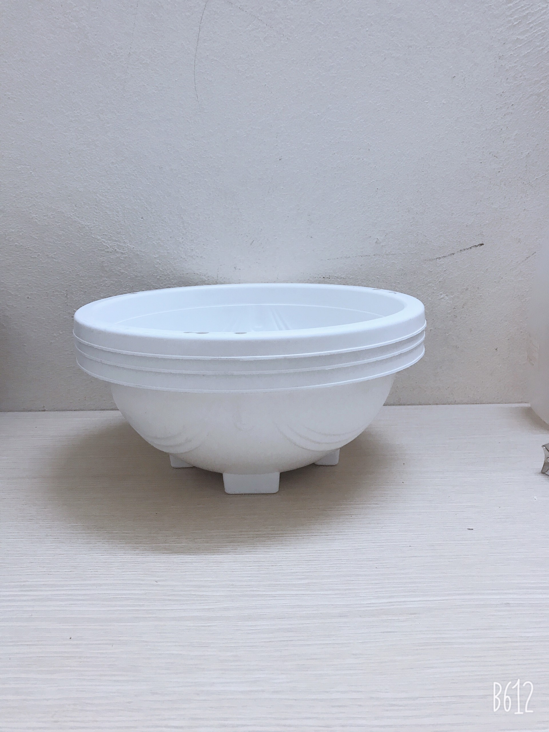 10 Chậu chảo treo KT: 27,5x12 cm , hình Tròn, màu TRẮNG Có móc treo Xích - Chậu chảo treo có móc xích kèm theo!
