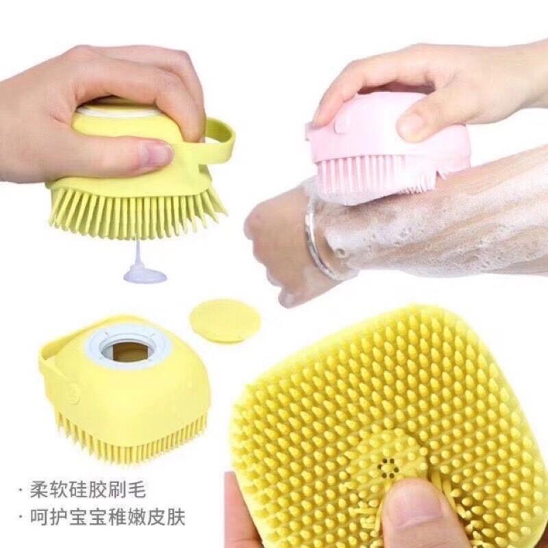 Cọ tắm sillicon đựng sữa tắm thông minh