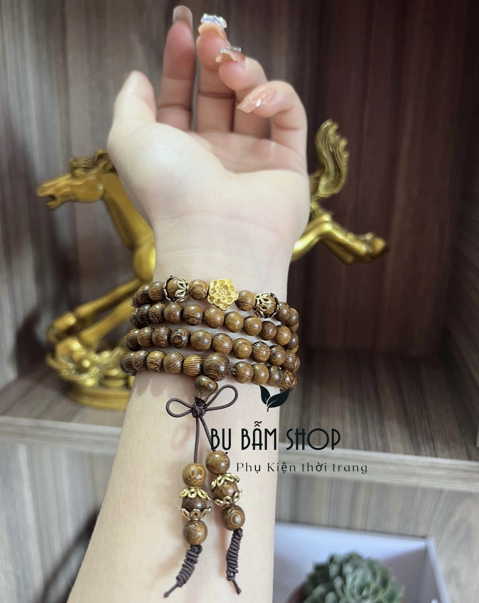Vòng tay gỗ Hương 108 Hạt + Mix Charm Sen Vàng)