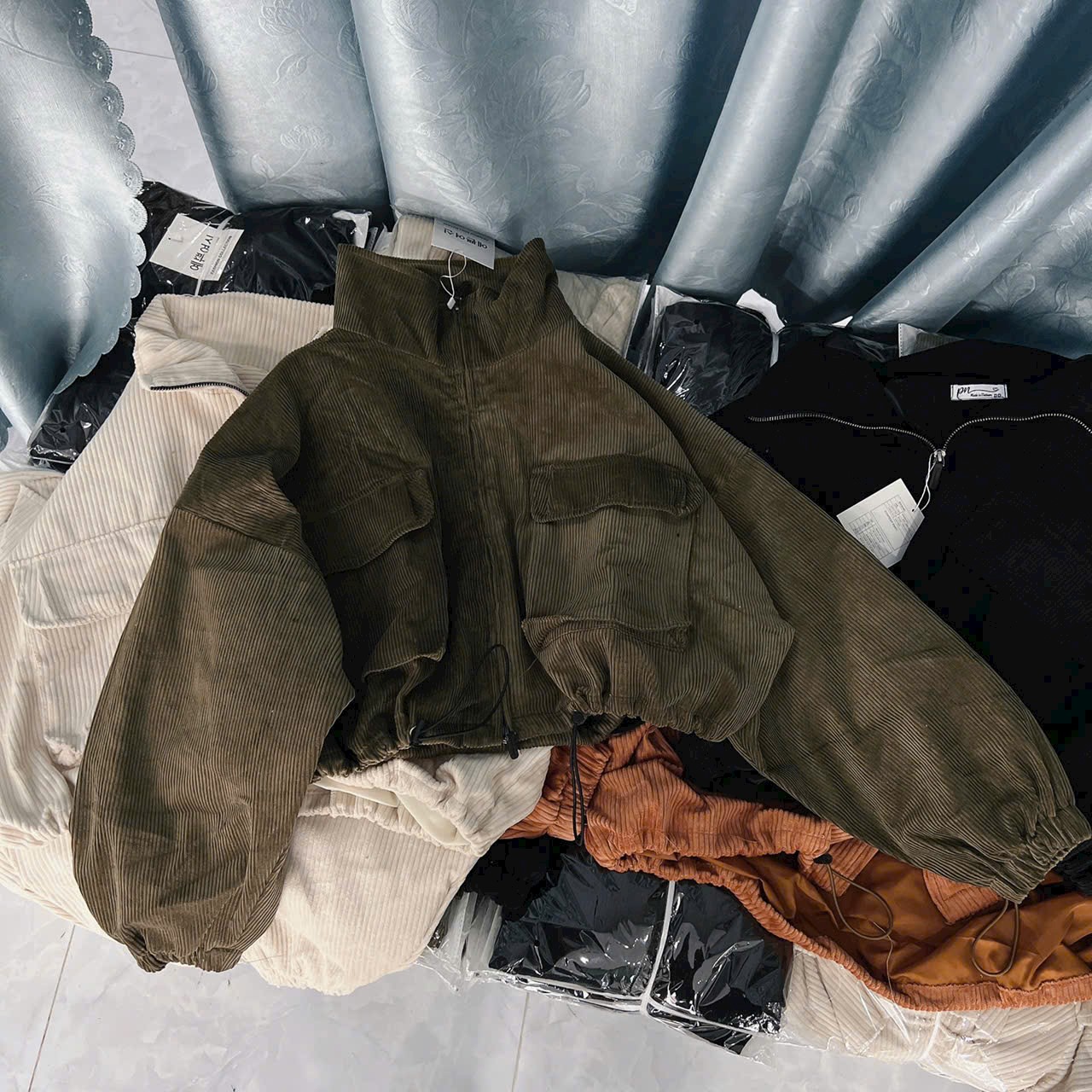 Áo khoác lửng nhung tăm trơn kiểu cánh dơi có túi ở ngực Nón Rộng from Croptop Phối Nón Cá Tính