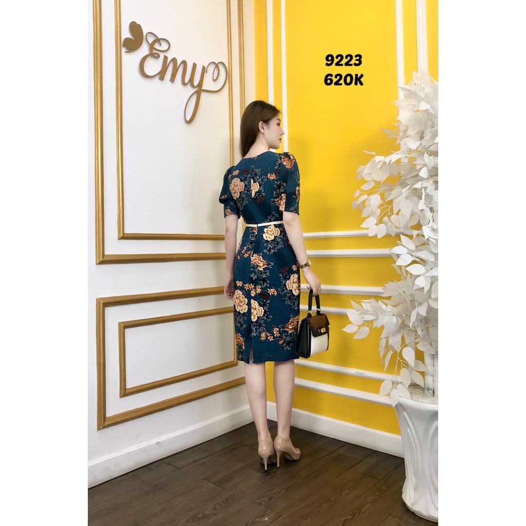 Đầm EMY EM9223 Xoè Cổ Tròn Lụa Mịn Nền Xanh