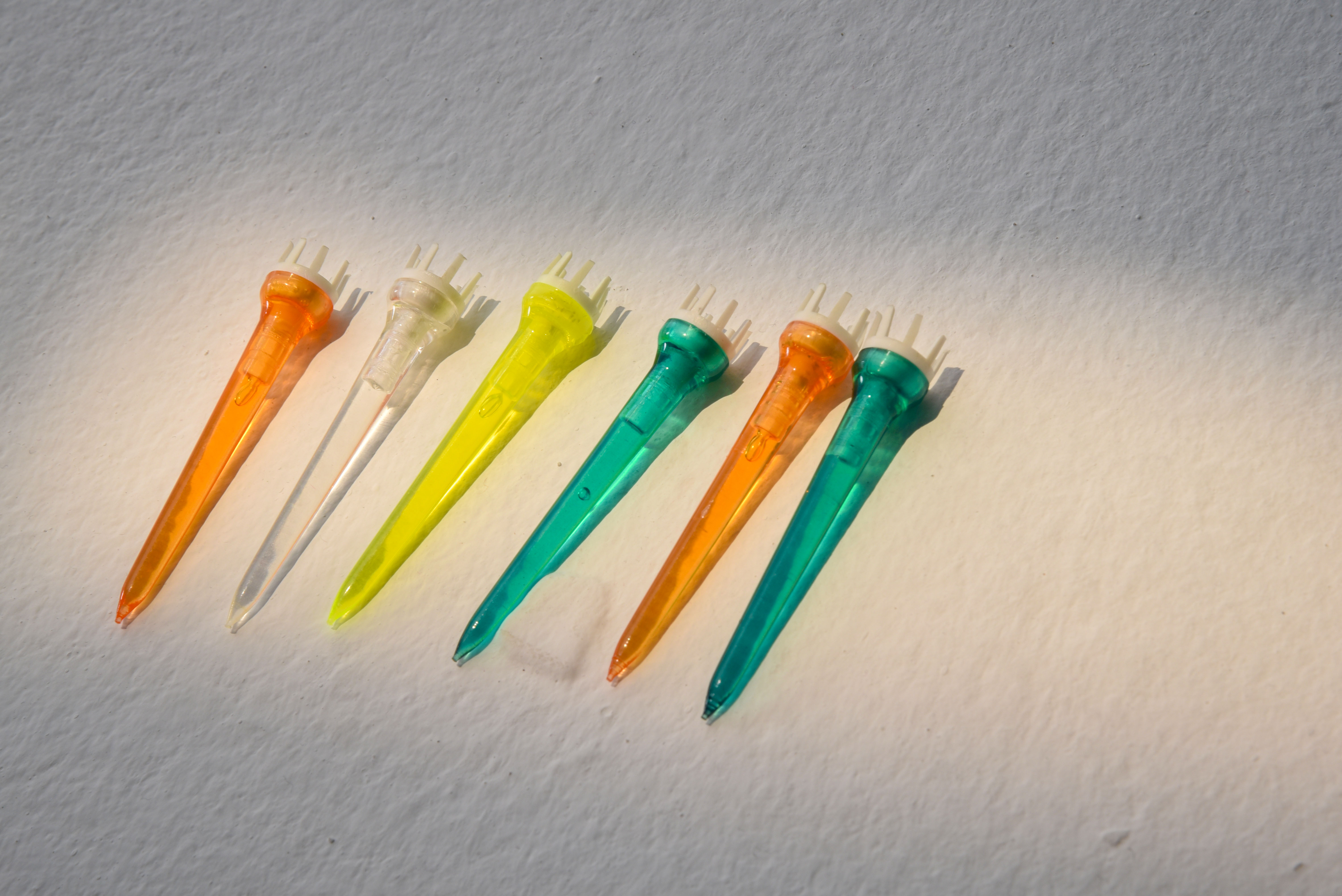 QT011 - TEE GOLF NHỰA TRONG NHIỀU MÀU PGM