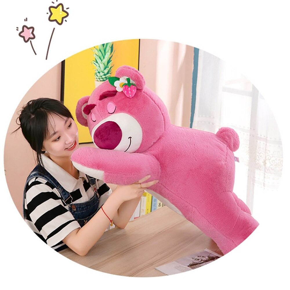 Gấu bông Lotso nằm siêu dễ thương – Size từ 40 đến 90 cm – Quà tặng thú nhồi bông tai dâu nằm – Gối ôm hugging bear cho bé ngủ ngon