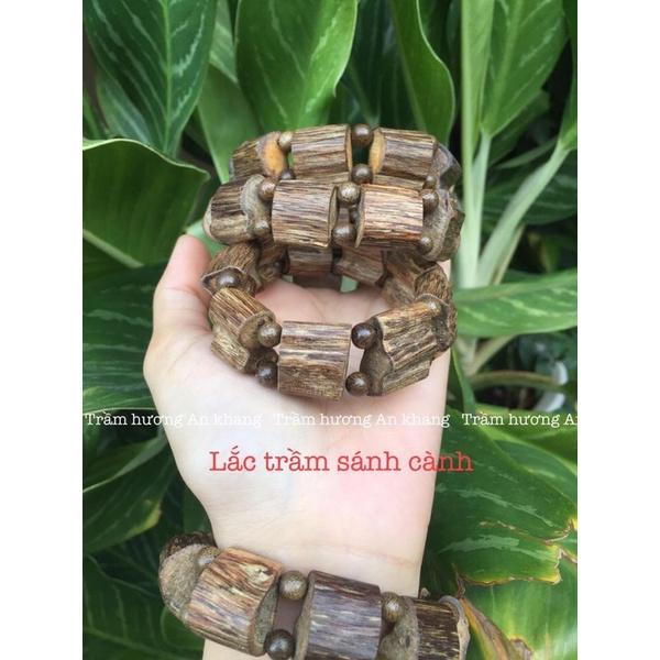 Lắc trầm hương sánh cành