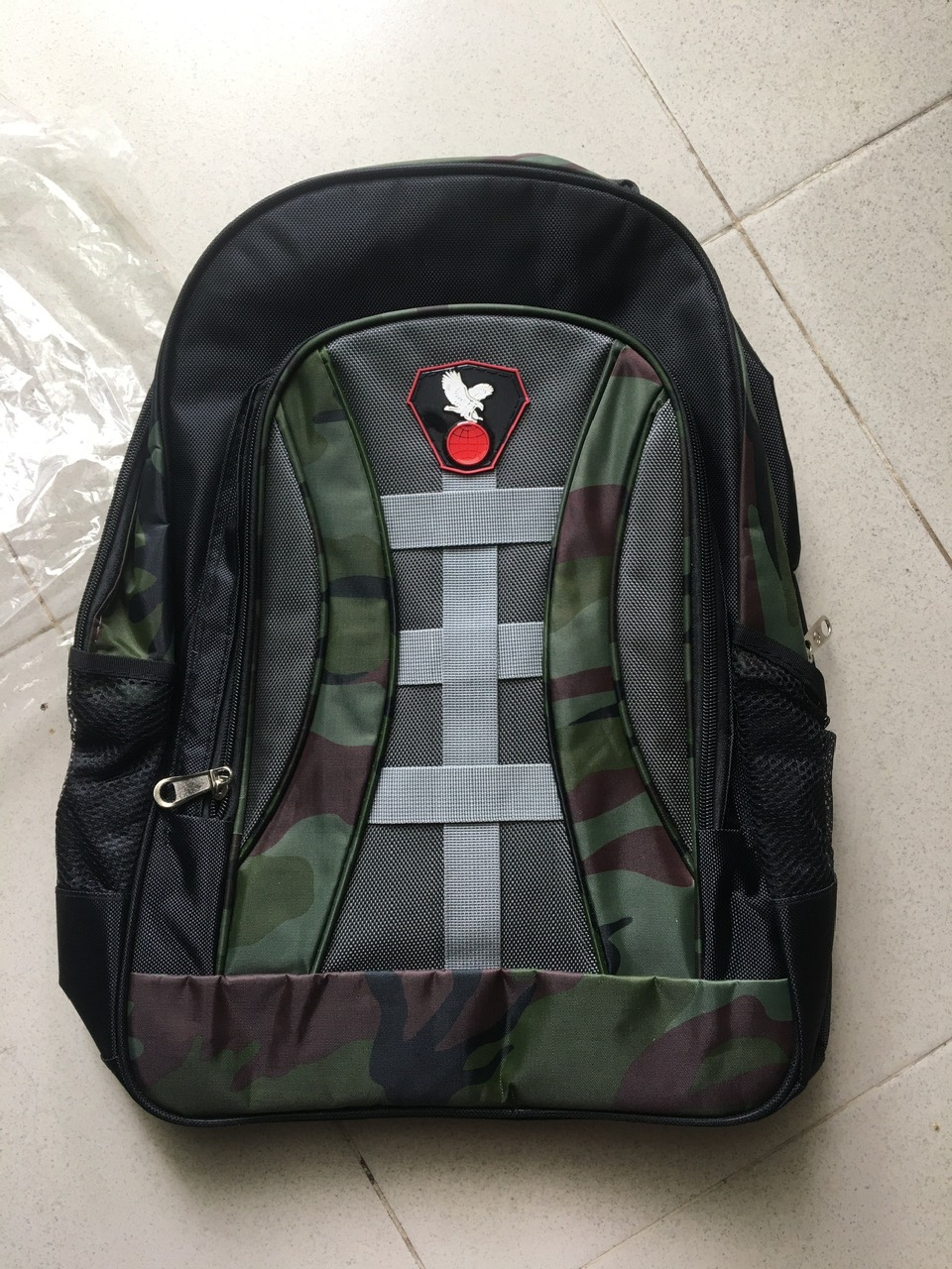 Balo laptop kiểu dáng sang trọng 3 ngăn , vải dù cao cấp , dày và rộng , sang trọng , phong cách hiện đại trẻ trung