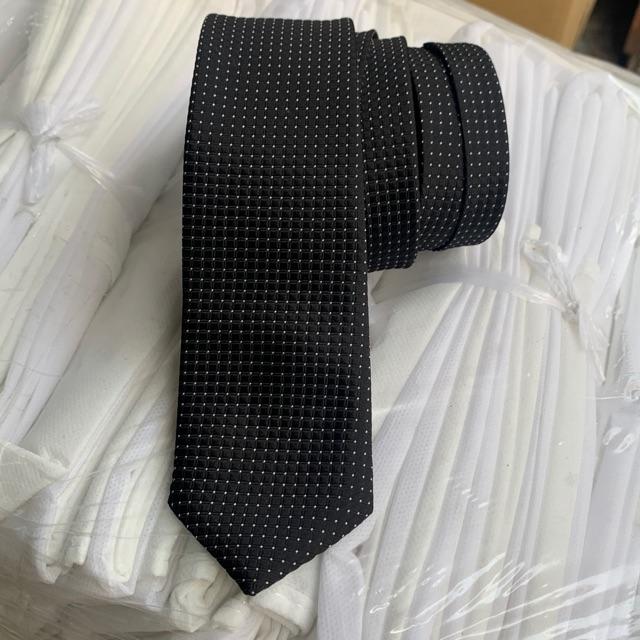 Cà vạt đen chấm bi bản nhỏ 6cm - Cavat Hàn quốc giangpkc
