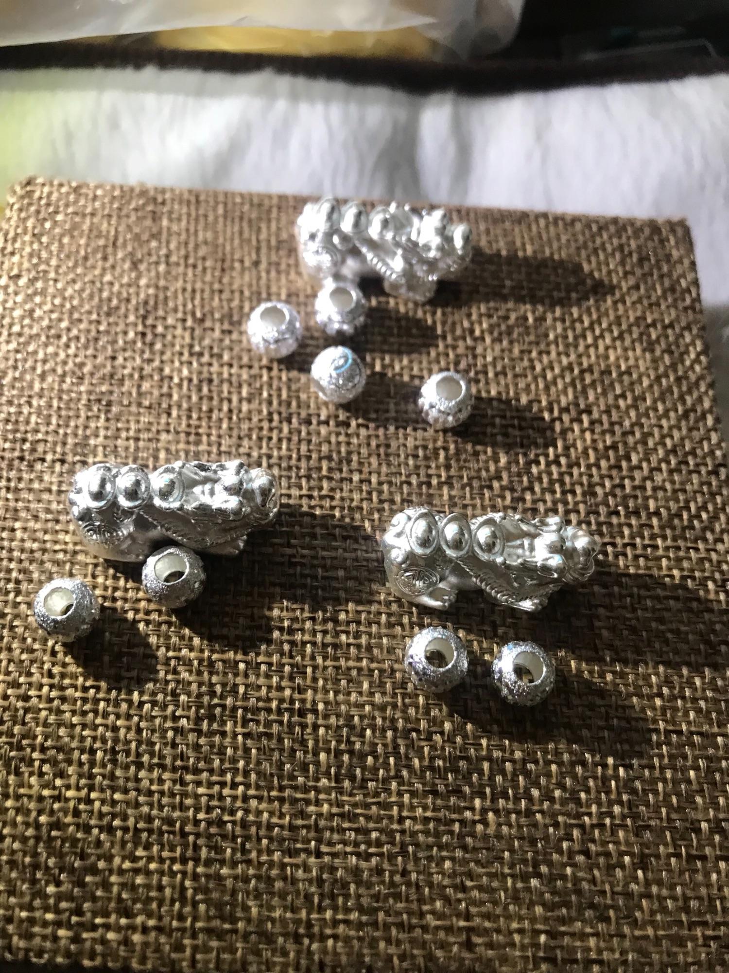 1 BỘ GỒM TỲ HƯU BẠC 999 VÀ 2 VIÊN BI MÀU TRẮNG PHỤ KIỆN PHỐI VÒNG TAY NỮ SIZE 10MM ĐẾN 12MM