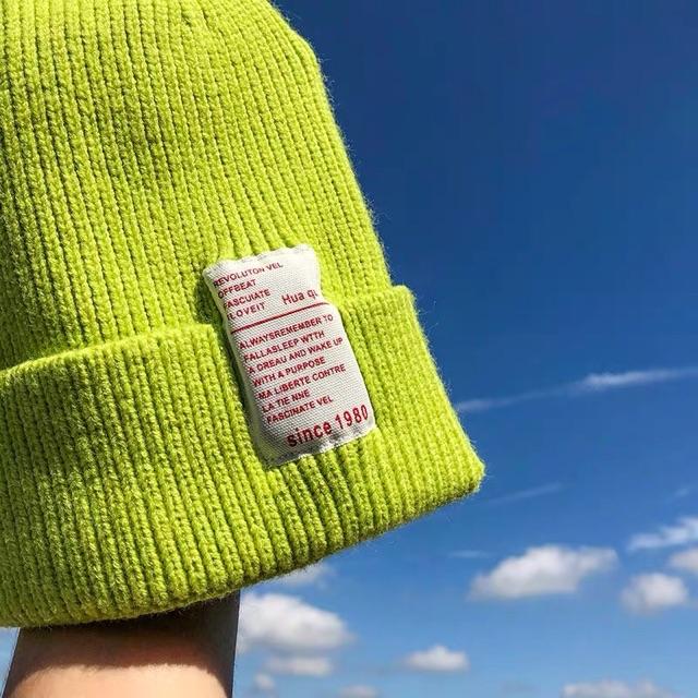 Mũ len beanie tag chữ