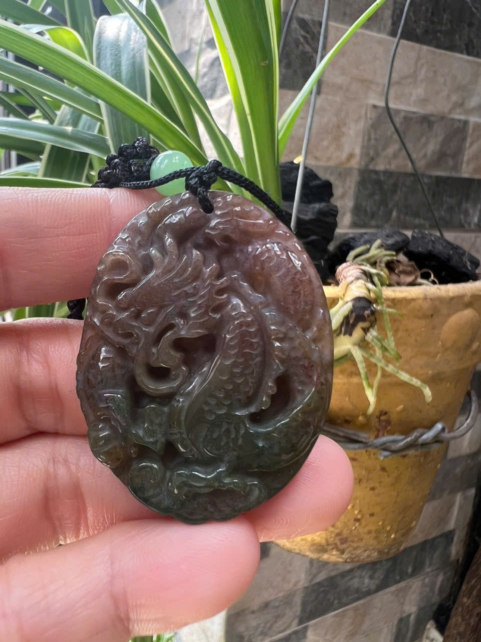 Mặt Dây Chuyền Oval Chạm Rồng Lượn Đá Casidon Size Ngang 46mm Dầy 7mm màu Hồng Xanh nhẹ đẹp ạ