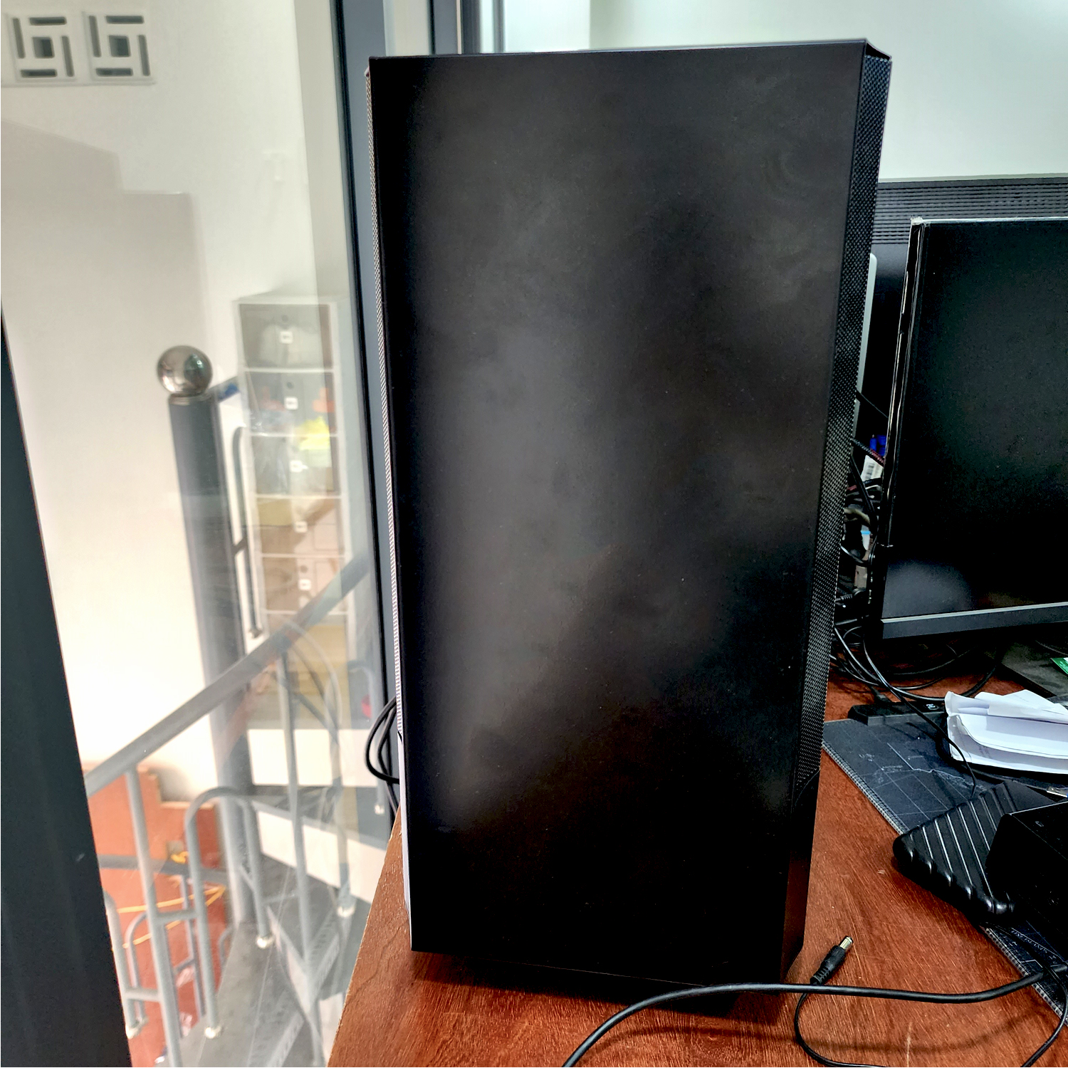 Vỏ case LED, vỏ máy tính mặt kính để BÊN PHẢI MÀN HÌNH hỗ trợ ATX hàng nhập khẩu Legaxi