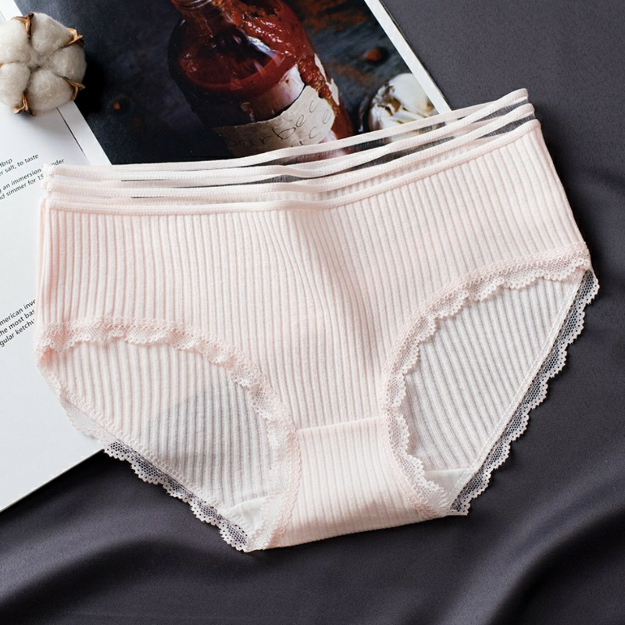 Quần cotton tăm màu trơn viền ren ôm mông cạp viền 3 sọc lưới
