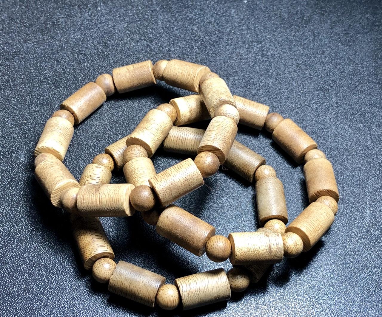 Vòng tay trầm hương dạng trúc 10mm tự nhiên