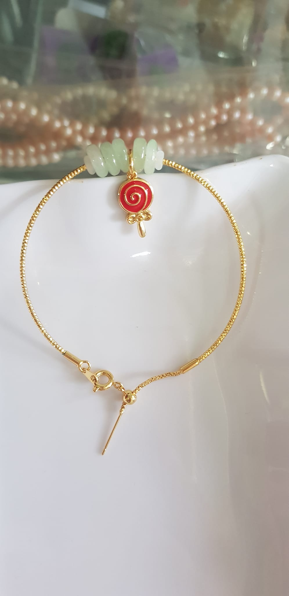 Vòng Tay charm xinh đẹp 5 đồng tiền đá cẩm thạch tự nhiên Đồng tiền Trắng Xanh nhẹ phối charm đỏ kiểu tròn may mắnVòng màu vàng khoen rút xinh Nữ đeo dễ thương ạ