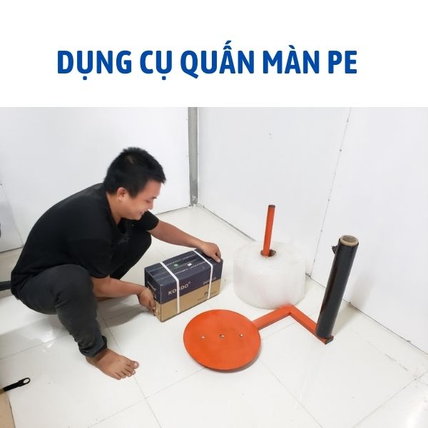 Dụng cụ quấn màn pe, dạng 2 lõi, bàn xoay giúp đóng gói hàng hóa nhanh chóng nhẹ nhàng. Chịu tải 70kg