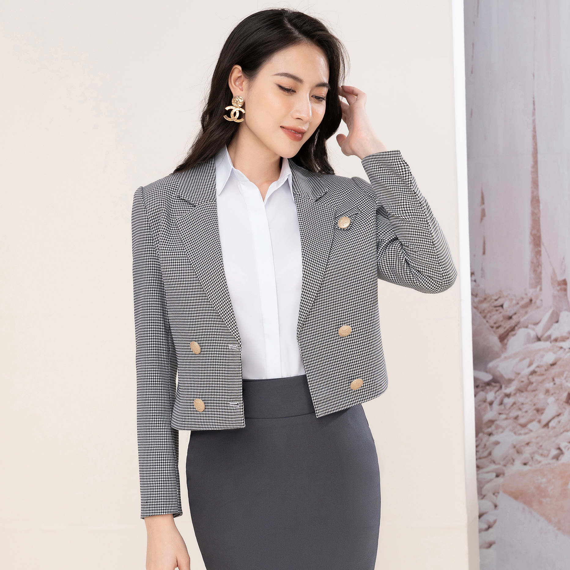 Áo Khoác Vest Nữ UK Fashion Kẻ Caro Vải Hàn Cao cấp Có 4 Cúc Bọc Tinh Tế Lịch Sự Hiện Đại NKAK2209002