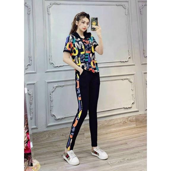 Bộ đồ thể thao có nón phối chữ siêu độc lạ