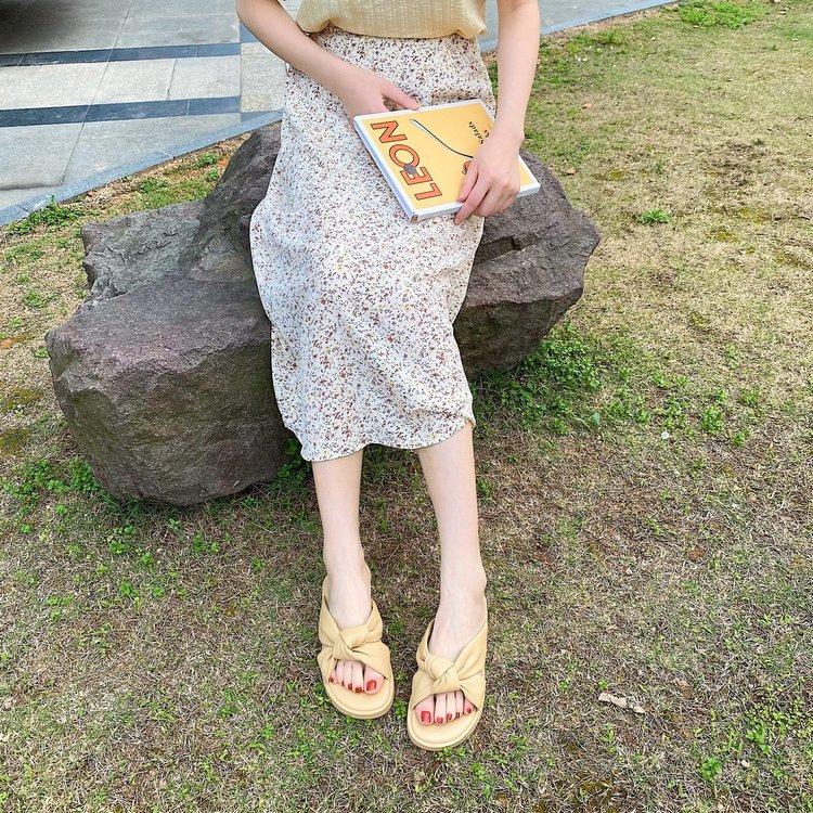 Xăng đan Nữ Đế Bệt Mũi Tròn Quai Chéo Thời Trang