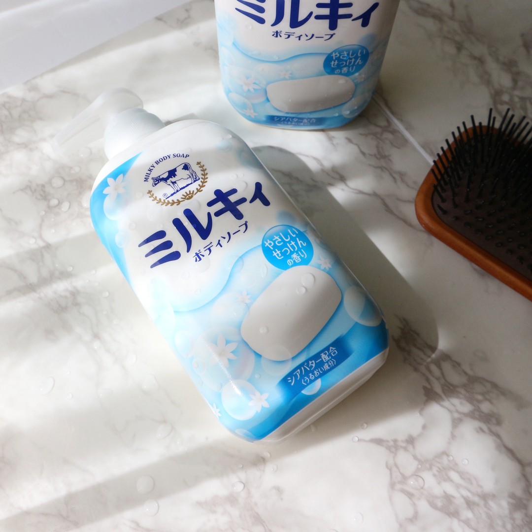 Sữa Tắm Dưỡng Trắng Mịn Da Hương Hoa Cow Milky Body Soap Pump Chiết Xuất Sữa Bò Tươi Refil 400mL