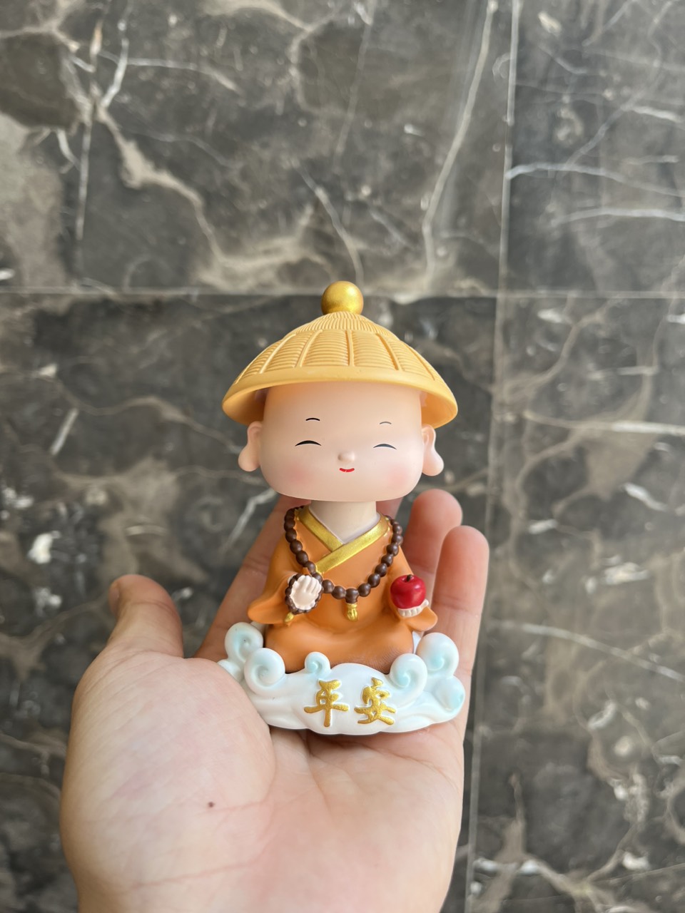 Tượng Nước Hoa Chú Tiểu Chậu Hoa Dễ Thương Trang Trí Taplo Ô Tô