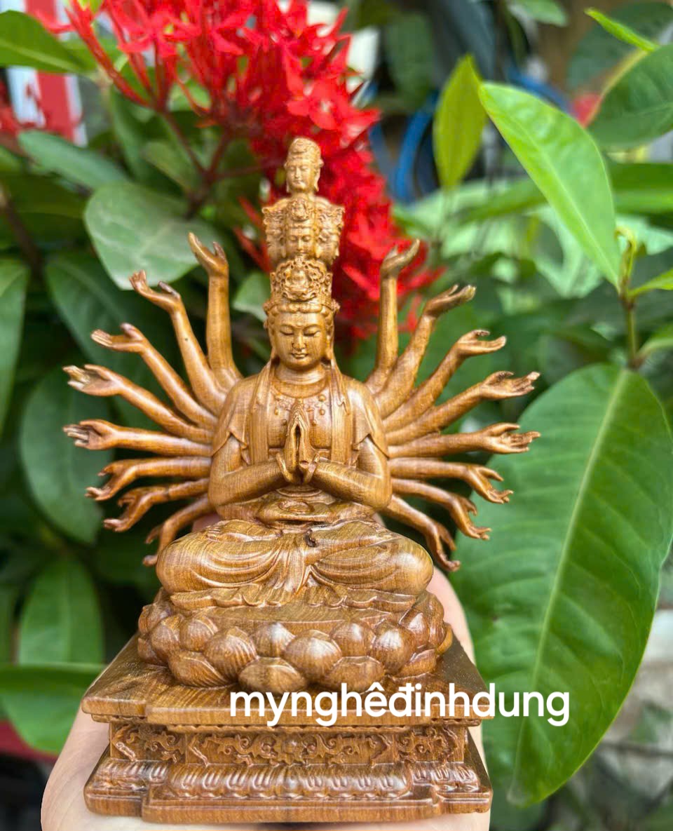Tượng Phật ngài  nghìn mắt nghìn tay bằng gỗ bách xanh thơm nức cao 15x12x7cm