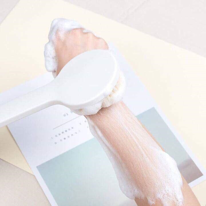 Bàn chải chà lưng, massage toàn thân cán dài Shower Brush, có móc treo - Màu trắng