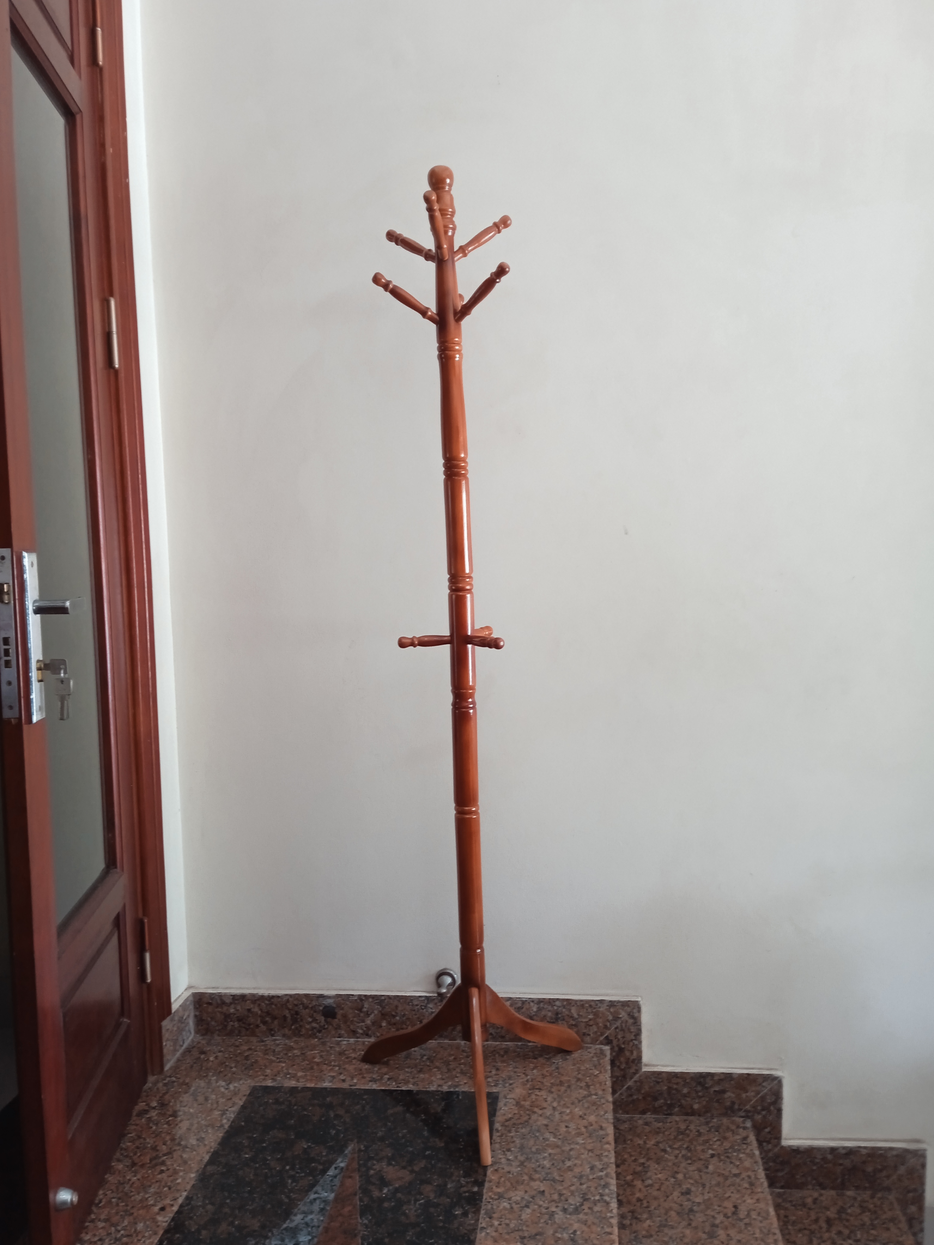 Cây treo quần áo N H home gỗ thân nhỏ màu nâu