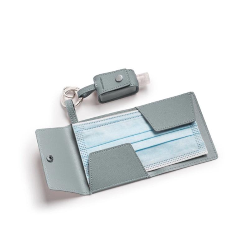 Bình Đựng Nước Rửa Mặt Bằng Nhựa Có Vỏ Bọc Khẩu Trang Tiện Dụng