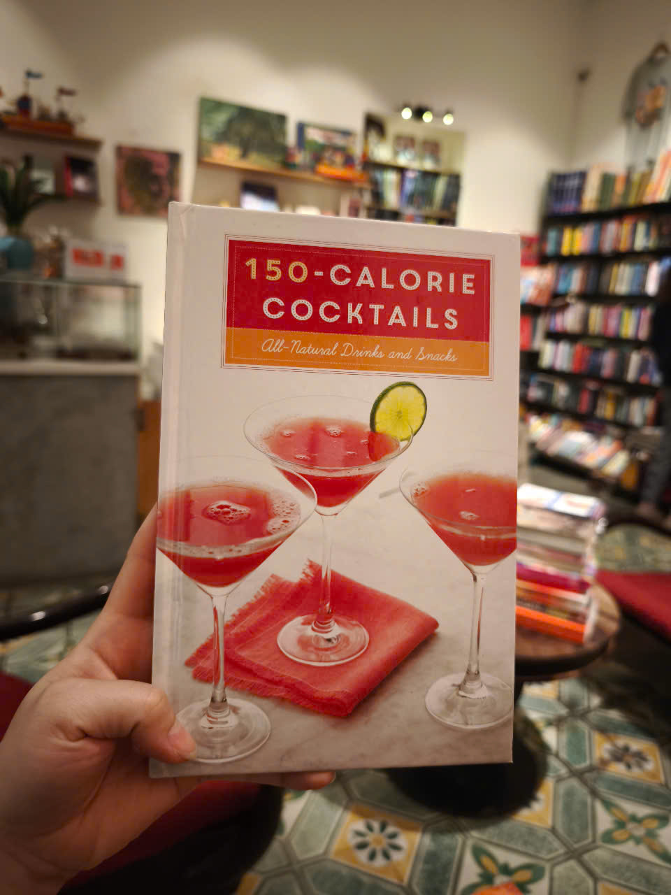 Sách - 150-Calorie Cocktails: All-Natural Drinks and Snacks: A Recipe Book by Stephanie Banyas