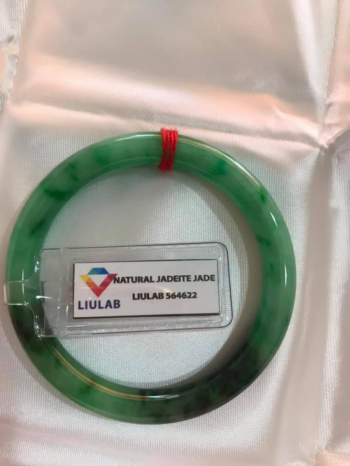 VÒNG CẨM THẠCH TỰ NHIÊN LÝ SƠN THỦY ĐẸP A SAO 48MM x DẦY 7MM  ĐÃ KIỂM ĐỊNH KÈM GIẤY CHỨNG NHẬN LIULAB No 564622  MÀU XANH NGỌC ĐIỂM XANH ĐẬM 1 BÊN BÓNG ĐẸP NỮ 40KG-49KG ĐEO
