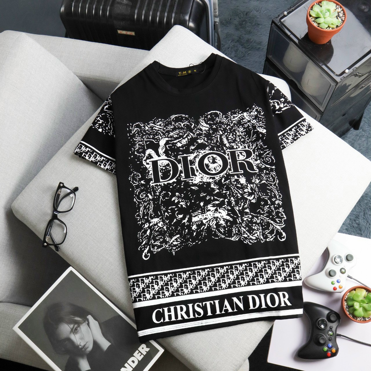 áo thun nam in chữ Dior